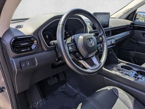 Used 2024 Honda Pilot Touring image 10