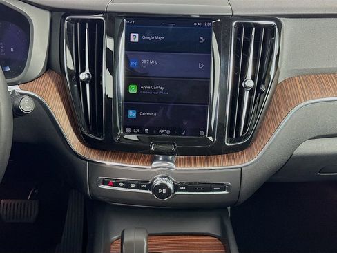 Used 2023 Volvo XC60 B5 Plus image 34