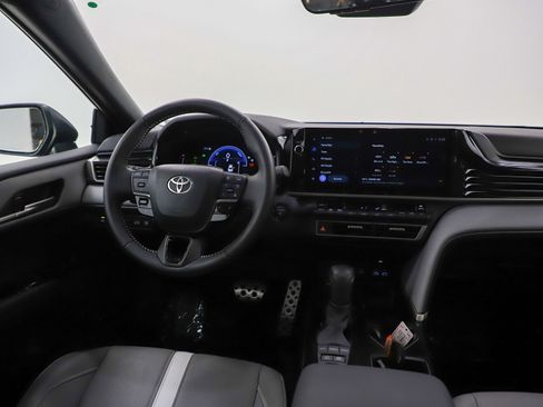 Used 2025 Toyota Camry SE w/ Multimedia Upgrade Package image 14