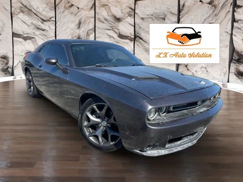 Used 2016 Dodge Challenger R/T RWD image 9