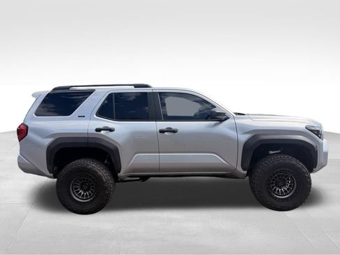 Used 2025 Toyota 4Runner SR5 AWD/4WD image 11