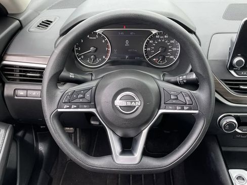 Used 2024 Nissan Altima 2.5 SV FWD image 12