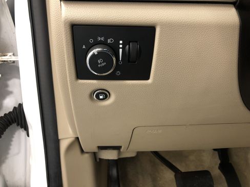 Used 2017 Jeep Grand Cherokee Overland w/ Jeep Active Safety Group image 19