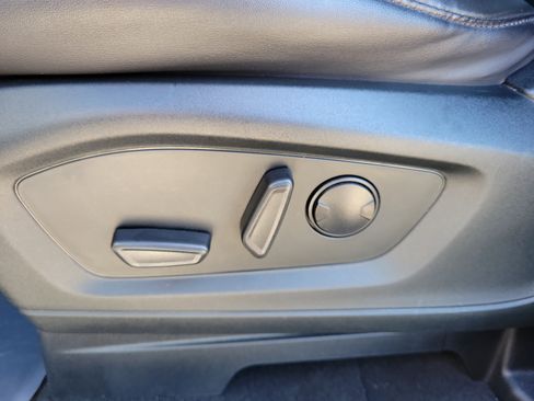 Used 2022 Ford Explorer XLT w/ Equipment Group 202A image 13