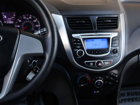 Used 2013 Hyundai Accent GS FWD image 32