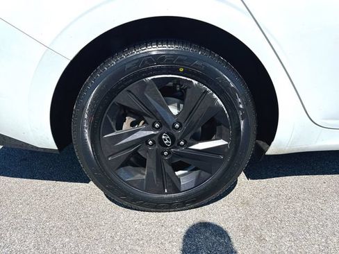 Used 2021 Hyundai Elantra SEL w/ Convenience Package FWD image 32
