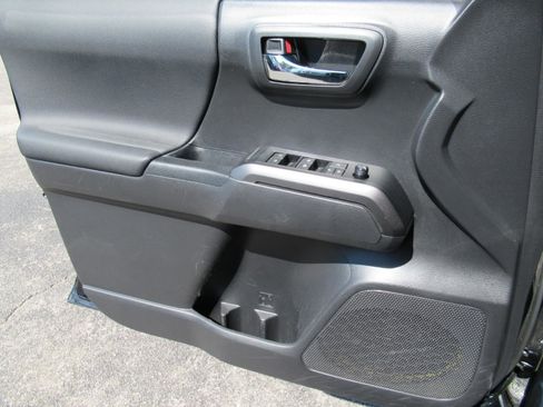 Used 2022 Toyota Tacoma TRD Sport w/ Technology Package RWD image 19