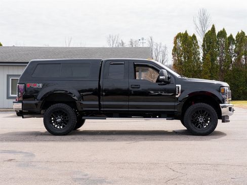 Used 2017 Ford F250 XLT w/ XLT Value Package AWD/4WD image 4