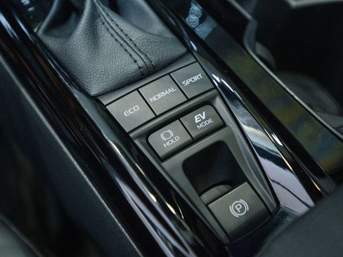 Used 2025 Toyota Camry XSE FWD image 31