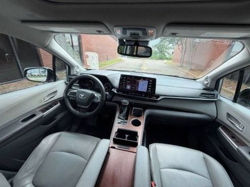 Used 2021 Toyota Sienna XLE w/ XLE Plus Package FWD image 15