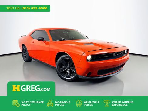 Used 2020 Dodge Challenger SXT image 1