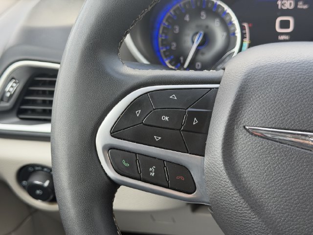 Used 2024 Chrysler Pacifica Touring-L FWD image 28