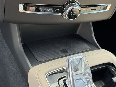 Certified 2025 Volvo XC90 B6 Plus image 27