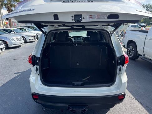 Used 2019 Toyota Highlander SE AWD/4WD image 24