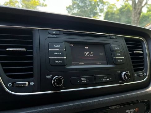 Used 2016 Kia Sedona L FWD image 36