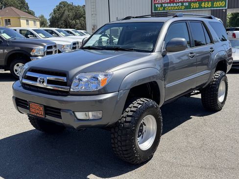 Used 2005 Toyota 4Runner SR5 AWD/4WD image 3