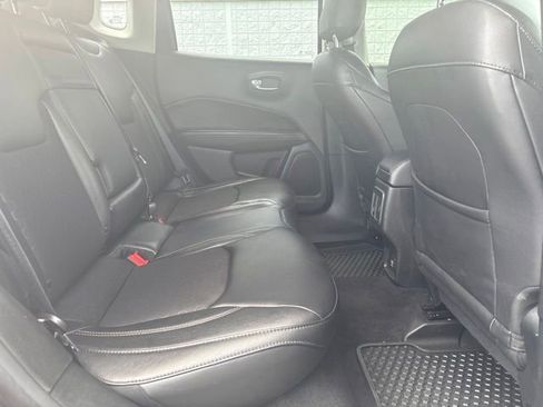 Used 2018 Jeep Compass Latitude w/ Cold Weather Group AWD/4WD image 14