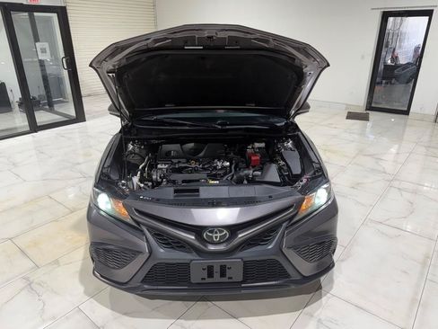 Used 2022 Toyota Camry SE FWD image 4