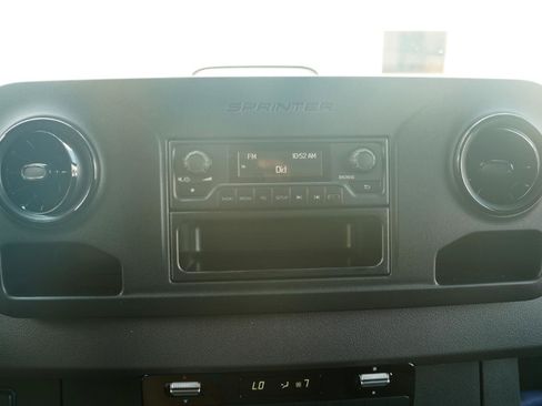 Used 2025 Mercedes-Benz Sprinter 2500 image 18