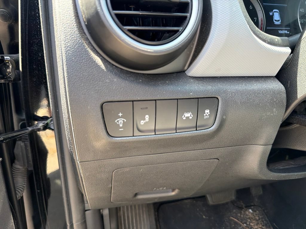Used 2019 Hyundai Kona Limited FWD image 11