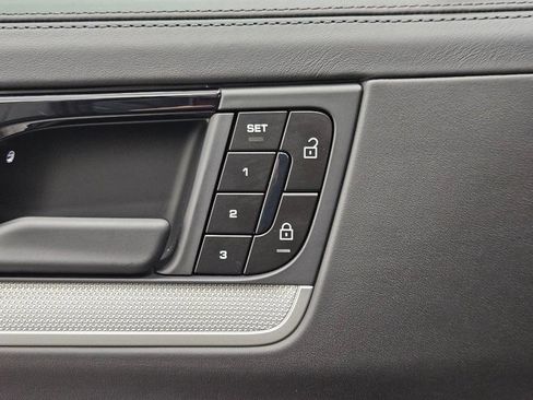 Certified 2025 Porsche Cayenne image 18