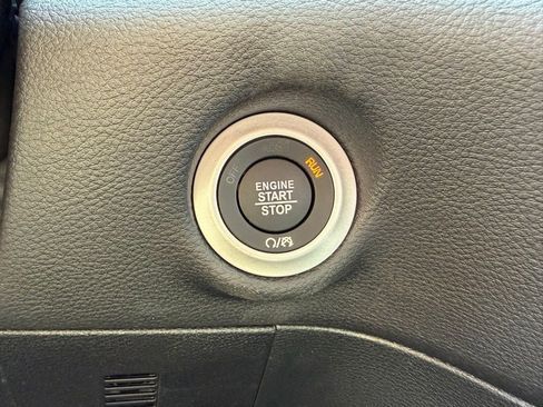 New 2026 Chrysler Pacifica Select image 25