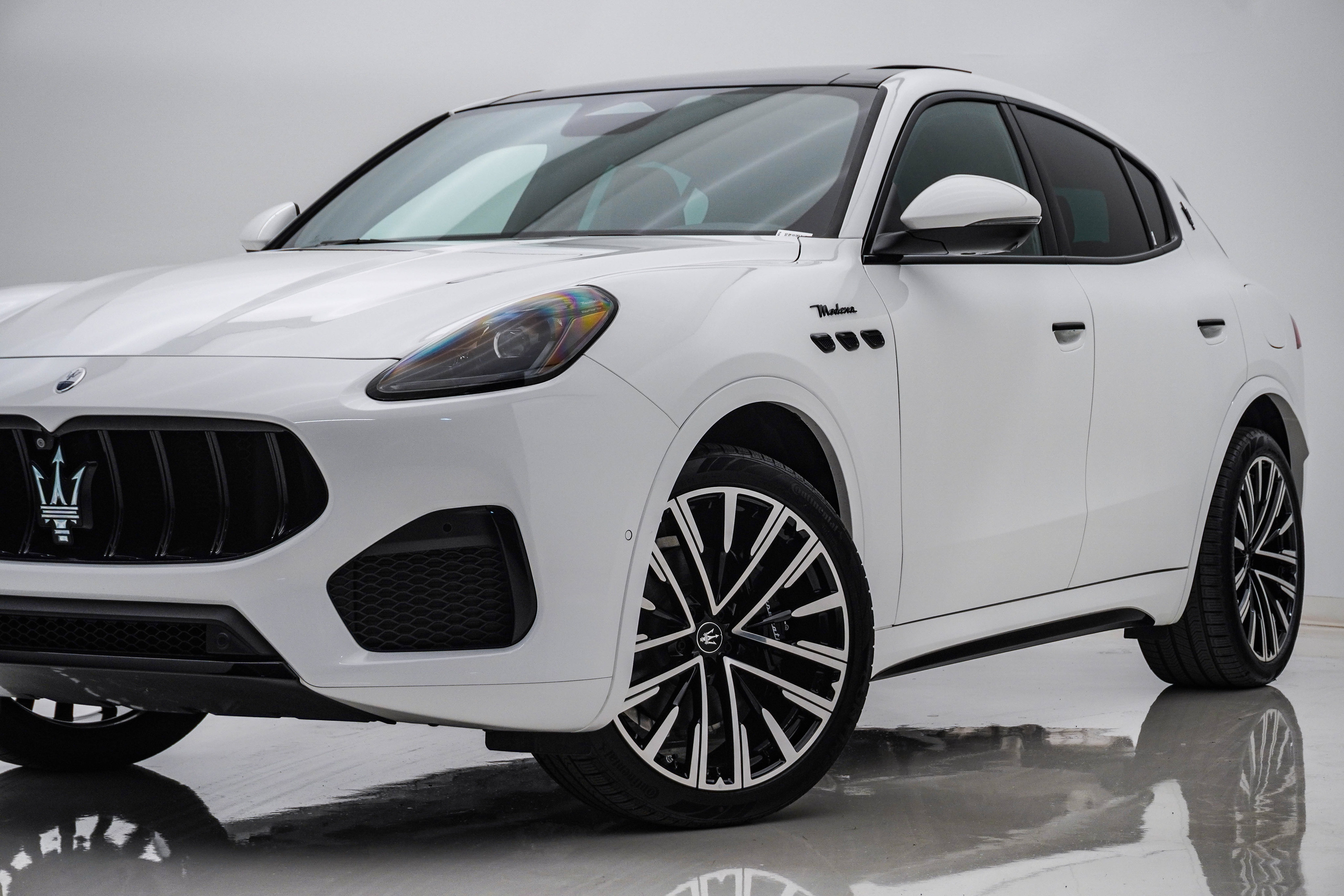 Used 2025 Maserati Grecale Modena AWD/4WD image 2