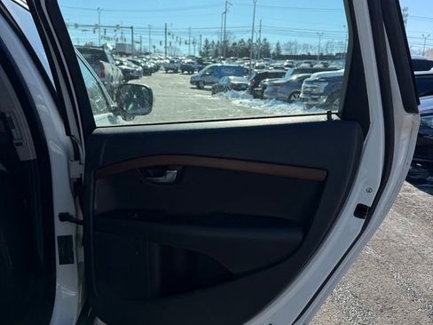 Used 2010 Volvo XC70 3.2 image 15