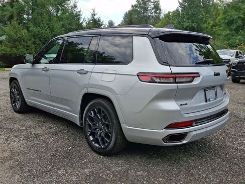 Used 2025 Jeep Grand Cherokee L Summit AWD/4WD image 4