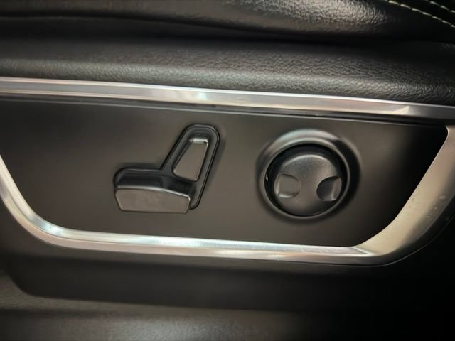 Used 2025 RAM 1500 Laramie AWD/4WD image 17