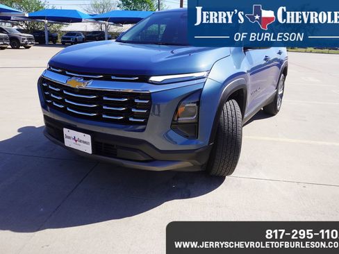 Used 2025 Chevrolet Equinox LT image 2