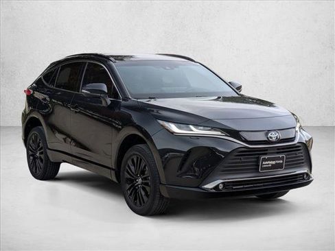 Used 2023 Toyota Venza Nightshade image 3