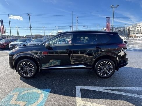 Used 2024 Nissan Rogue Platinum w/ Platinum Premium Package image 6