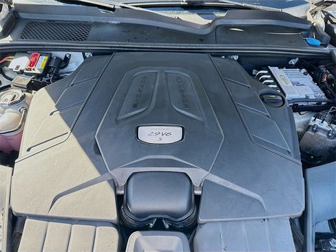 Used 2019 Porsche Cayenne S w/ Premium Plus Package image 33