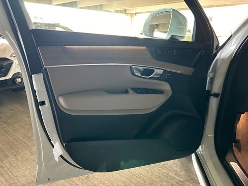 New 2026 Volvo XC90 B6 Plus w/ Protection Package Premier image 9