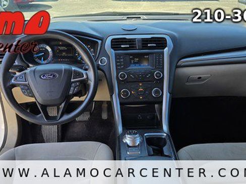 Used 2017 Ford Fusion SE image 37