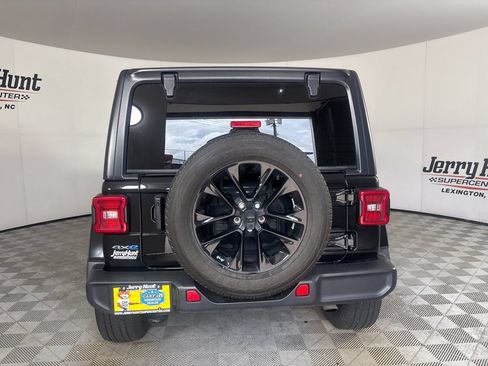Used 2021 Jeep Wrangler Unlimited Sahara AWD/4WD image 5
