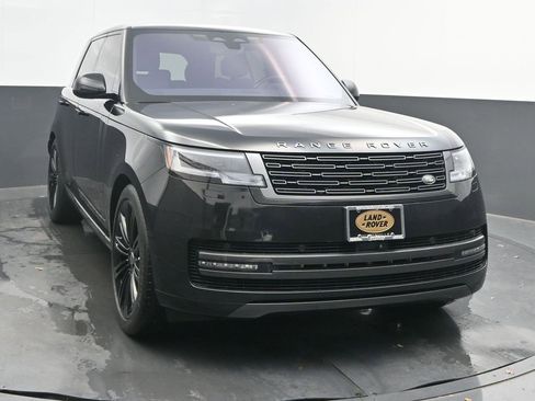 Used 2023 Land Rover Range Rover SE image 2
