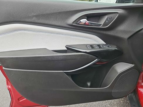 Used 2025 Chevrolet Trax LT image 13