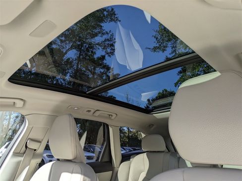 Certified 2024 Volvo XC60 B5 Plus image 19