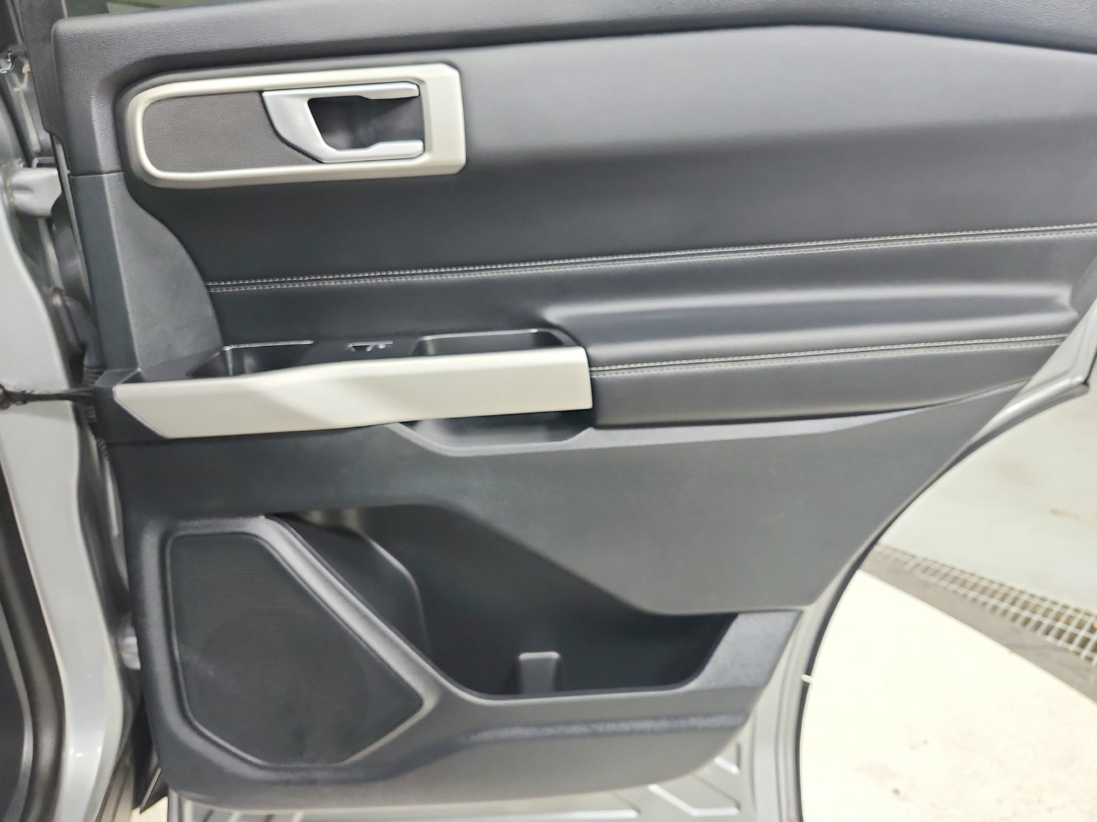Used 2023 Ford Explorer XLT w/ Equipment Group 202A RWD image 40