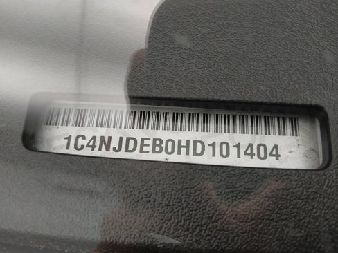 Used 2017 Jeep Compass High Altitude image 33