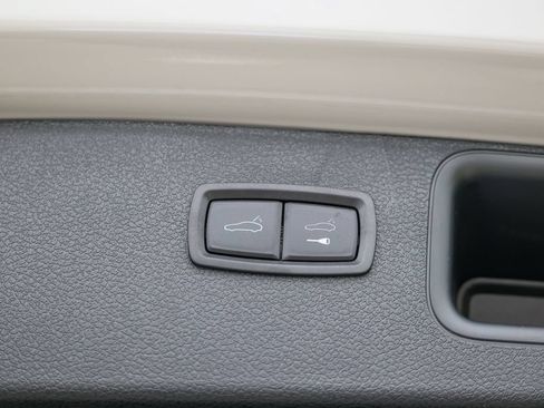 Certified 2026 Porsche Macan Turbo AWD/4WD image 27