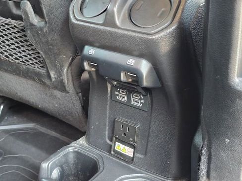 Used 2022 Jeep Gladiator Rubicon w/ Cold Weather Group AWD/4WD image 17