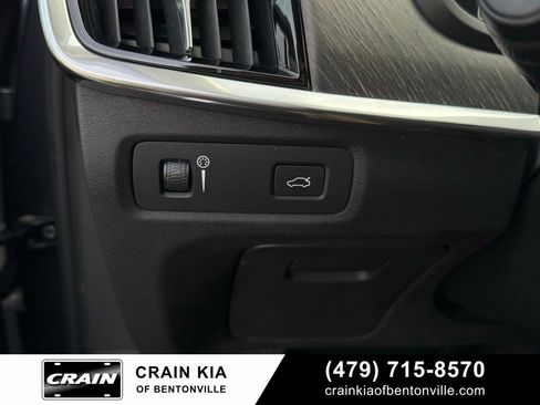 Used 2017 Volvo V90 T6 Cross Country image 13