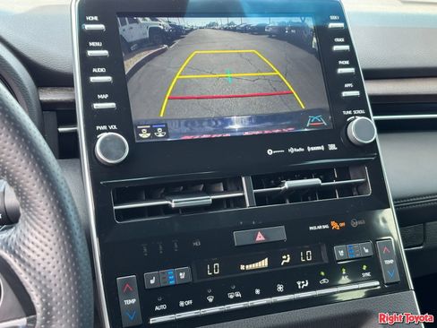 Used 2021 Toyota Avalon Limited FWD image 27