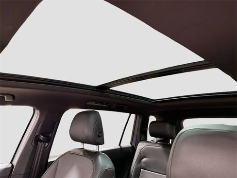 Used 2020 Volkswagen Tiguan SE R-Line w/ 3rd Row Seat Package image 23