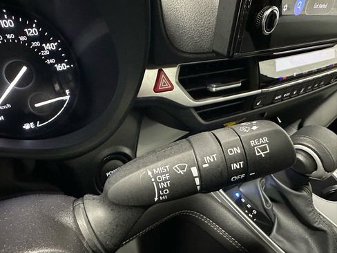 Used 2025 Toyota Sienna XLE image 22