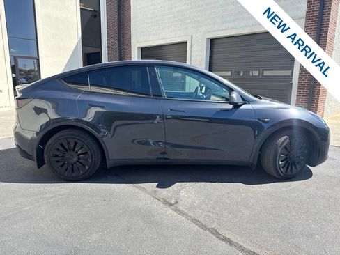 Used 2024 Tesla Model Y Long Range AWD/4WD image 8