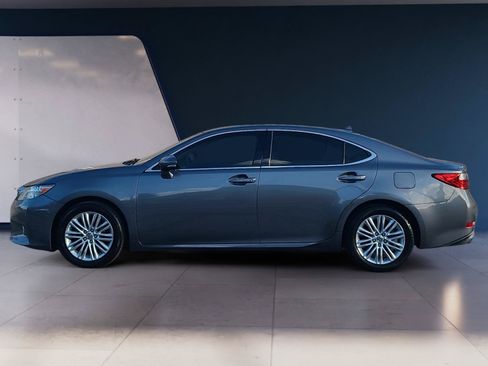 Used 2014 Lexus ES 350 w/ Luxury Package FWD image 2